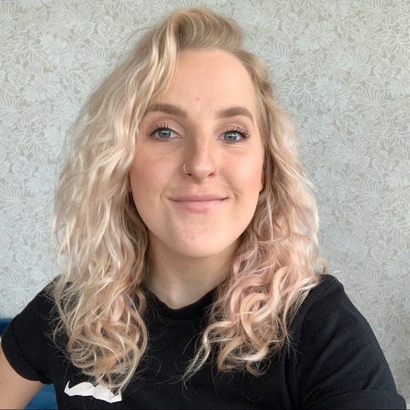 Meet your Posher, Carly - Picture 1 of 1